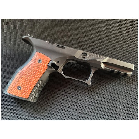 Sharps Bros. Echelon Grip Module Black out / Brazilian Cherry Grips